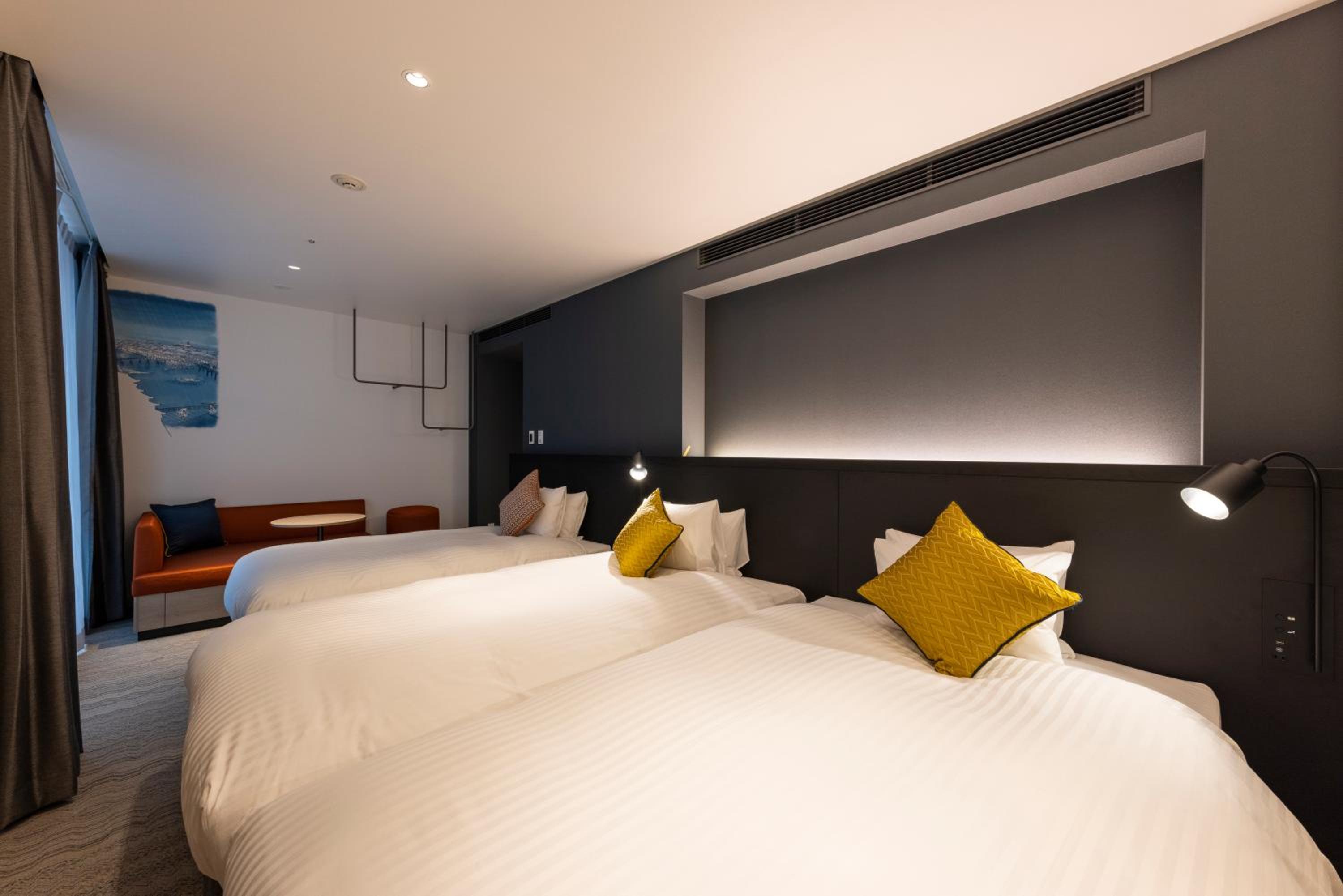 Universal, Twin Beds