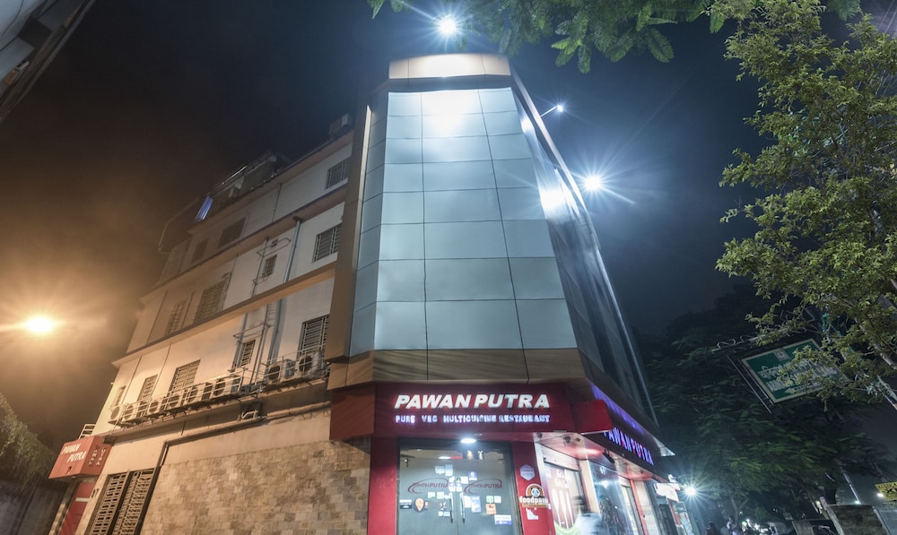 Treebo Pawan Putra 3/35