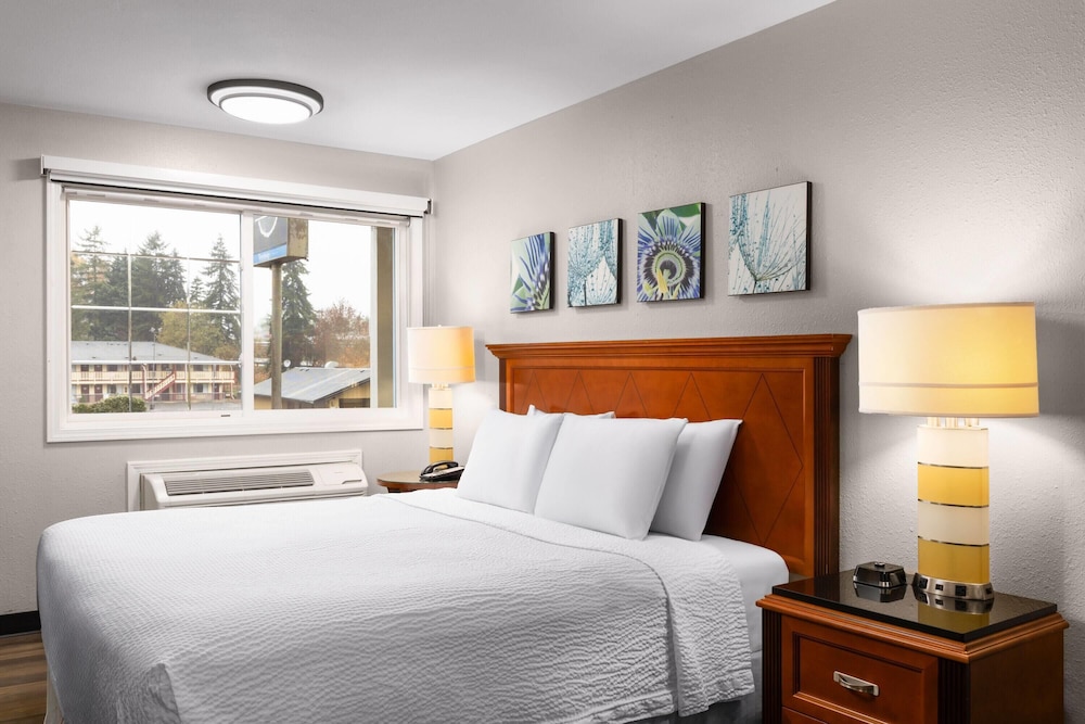 Basecamp Puyallup a Travelodge by Wyndham 19/50