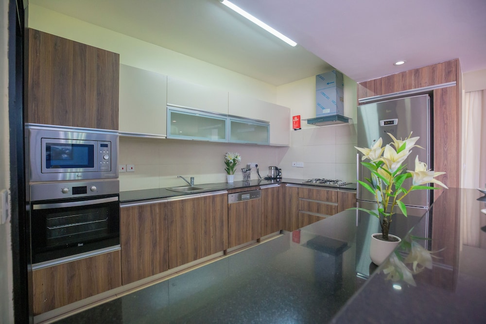 Greenpath Residence 2/50