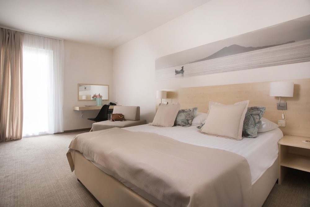 Superior, Queen Bed, Sea Side, Sofa, Balcony