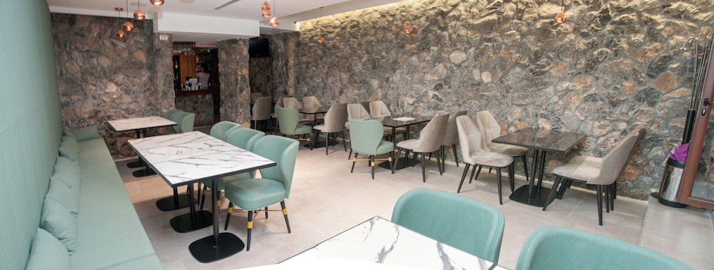 Astoria Budva 47/59
