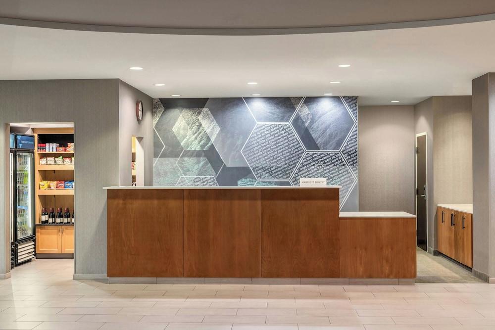 Springhill Suites Fresno 8/46