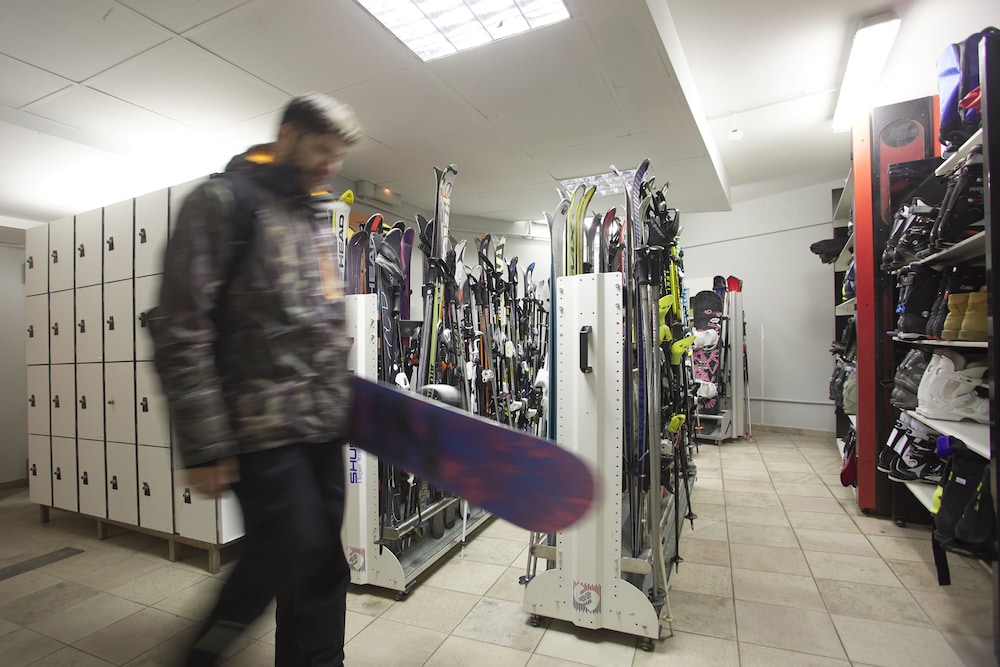 Ski Plaza 8/50