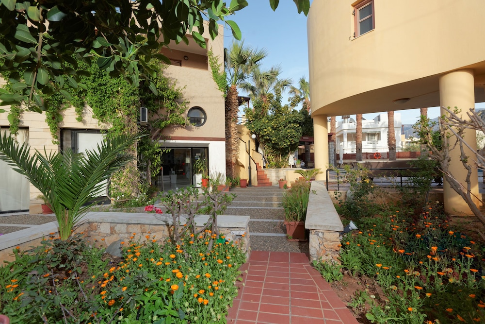 Latania Studios & Apartments 29/40