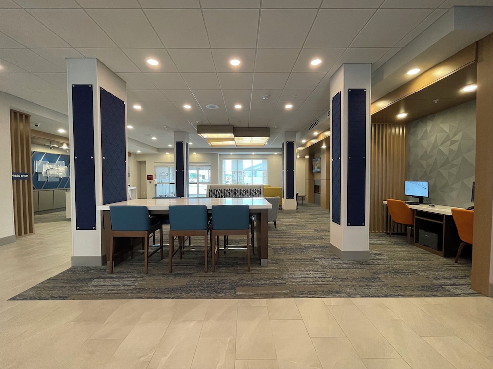 Holiday Inn Express & Suites Ft. Smith Airport, an IHG Hotel 53/75