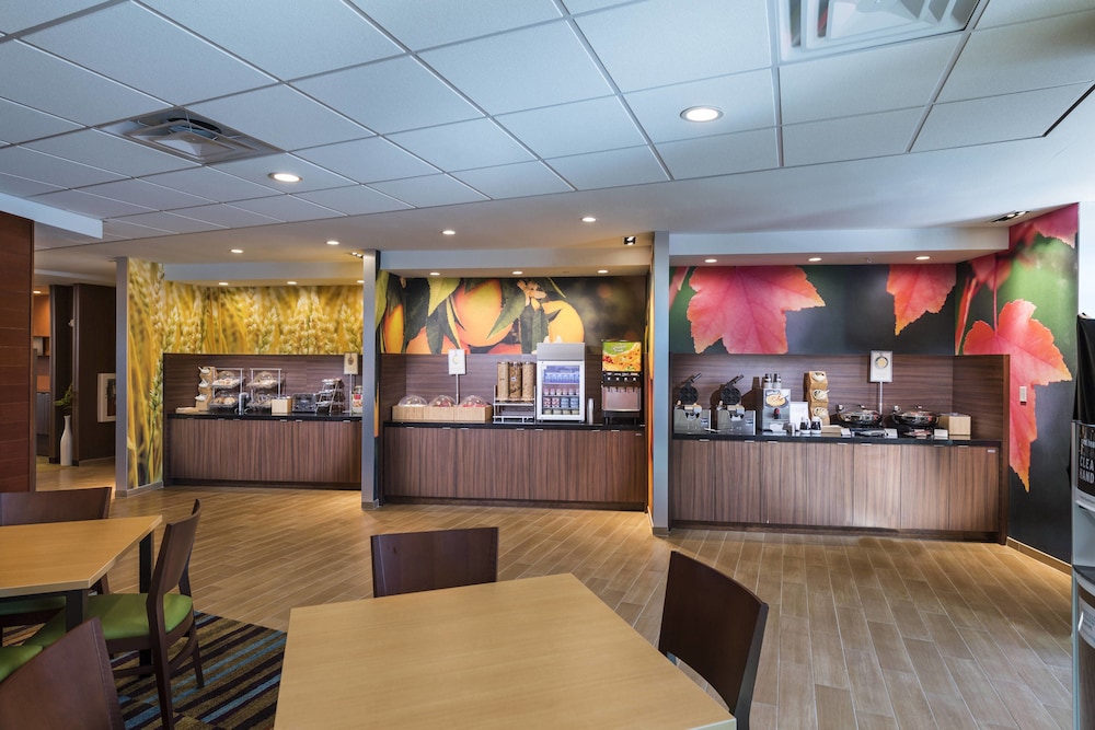 Fairfield Inn Suites Dallas Waxahachie 8/34