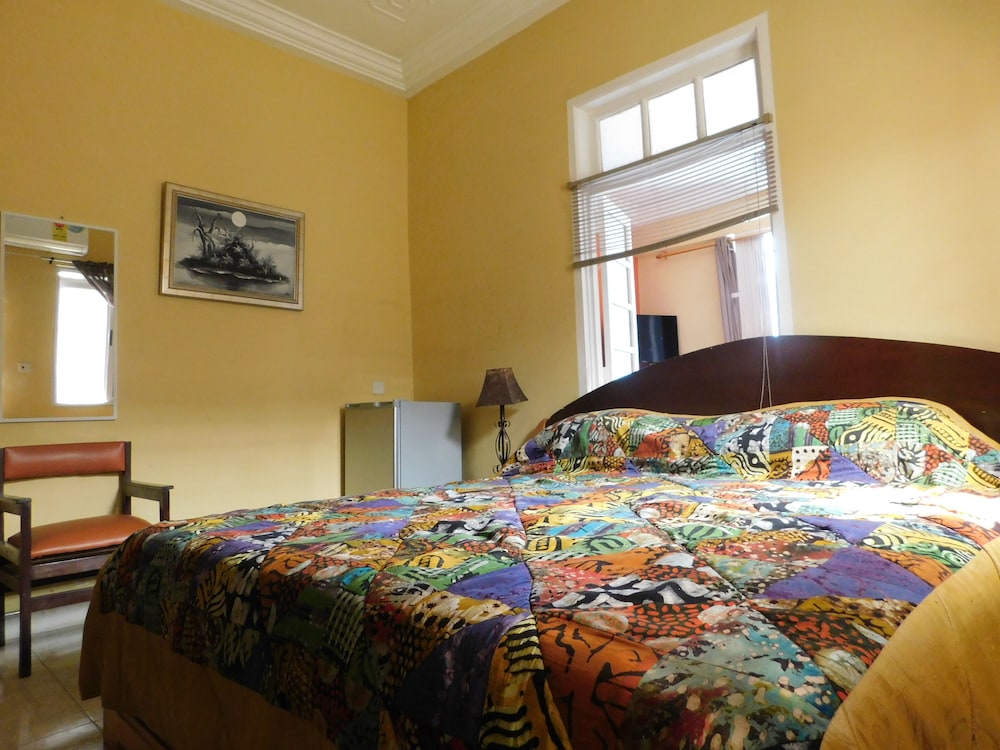 EXECUTIVE, SUITE, PRIVATE BATHROOM