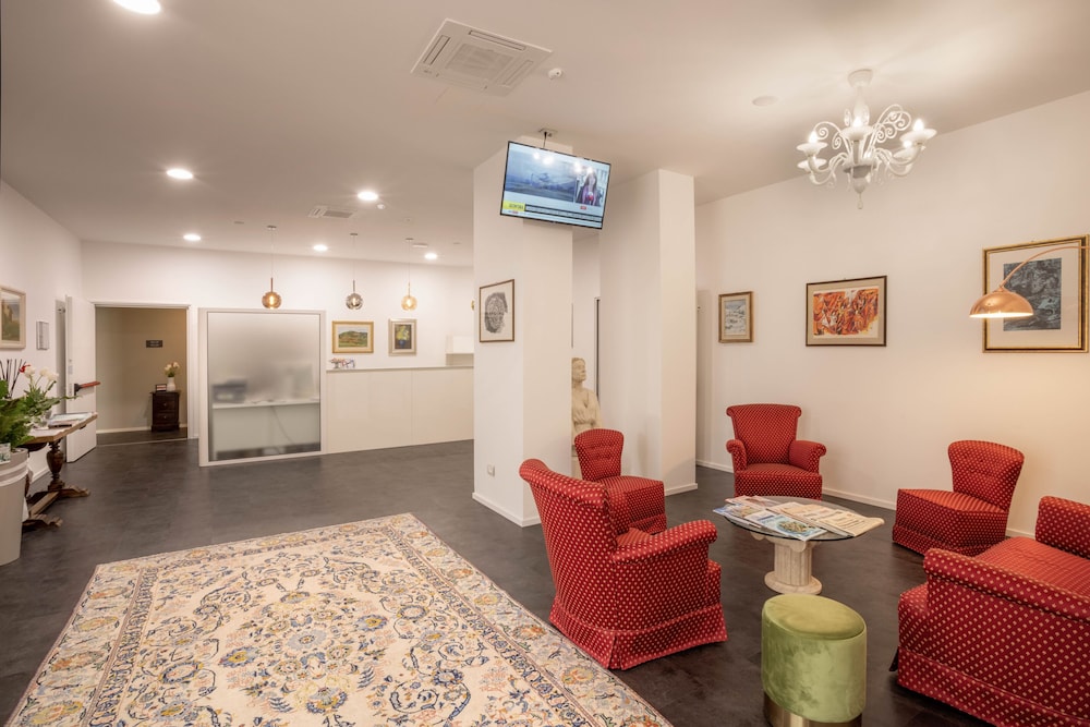 V Hotel 36/54