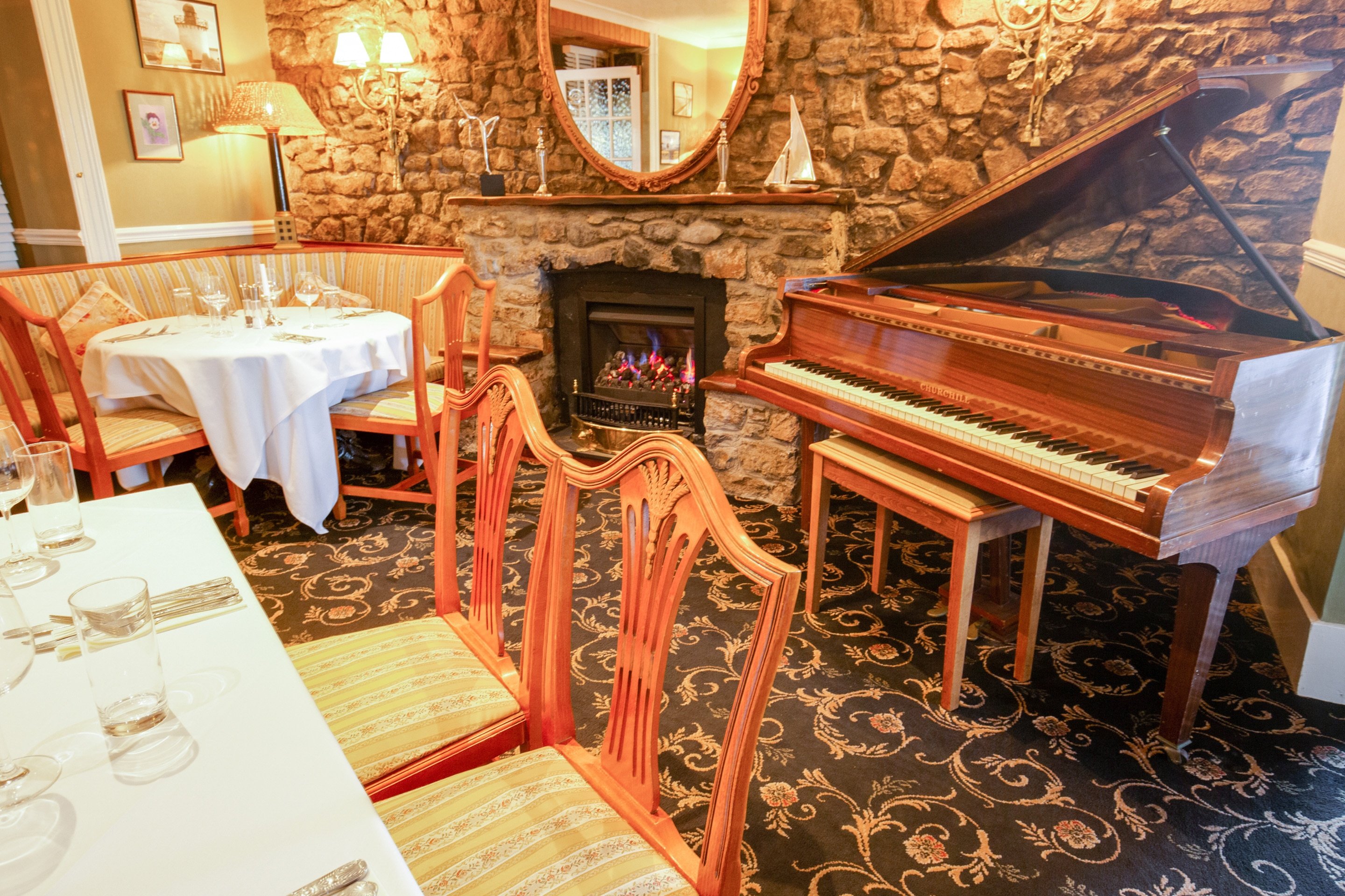 OYO Lamphey Hall Hotel 6/8