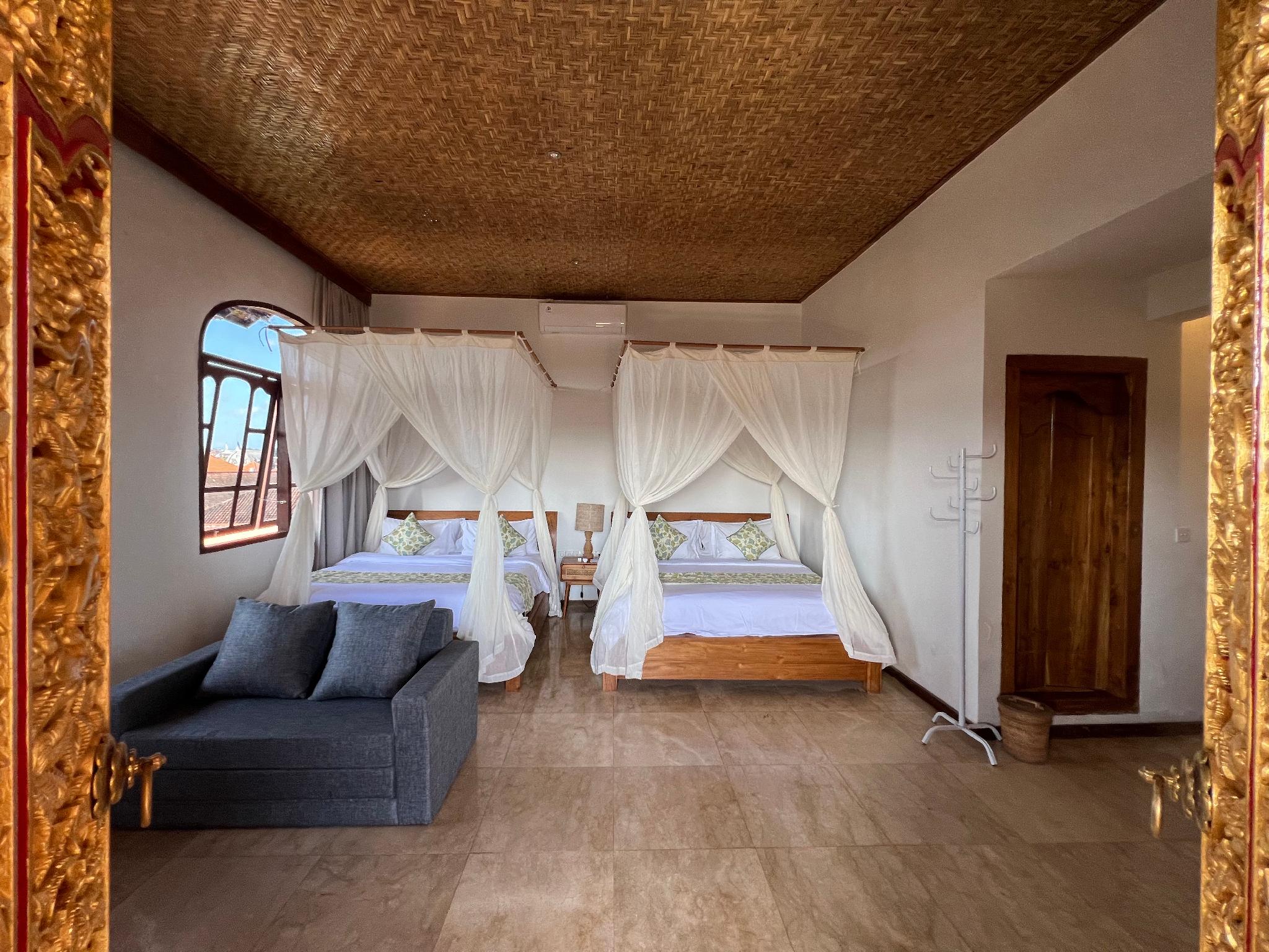 Premium, 2 Double Beds, 2 King Beds, Pool Corner