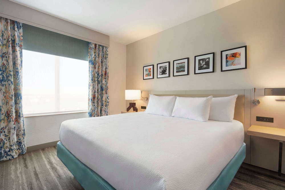 JUNIOR SUITE, KING BED, SOFA