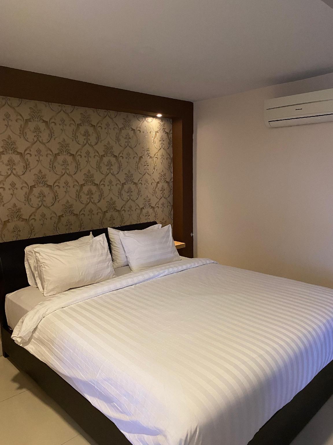 Deluxe, Double Bed