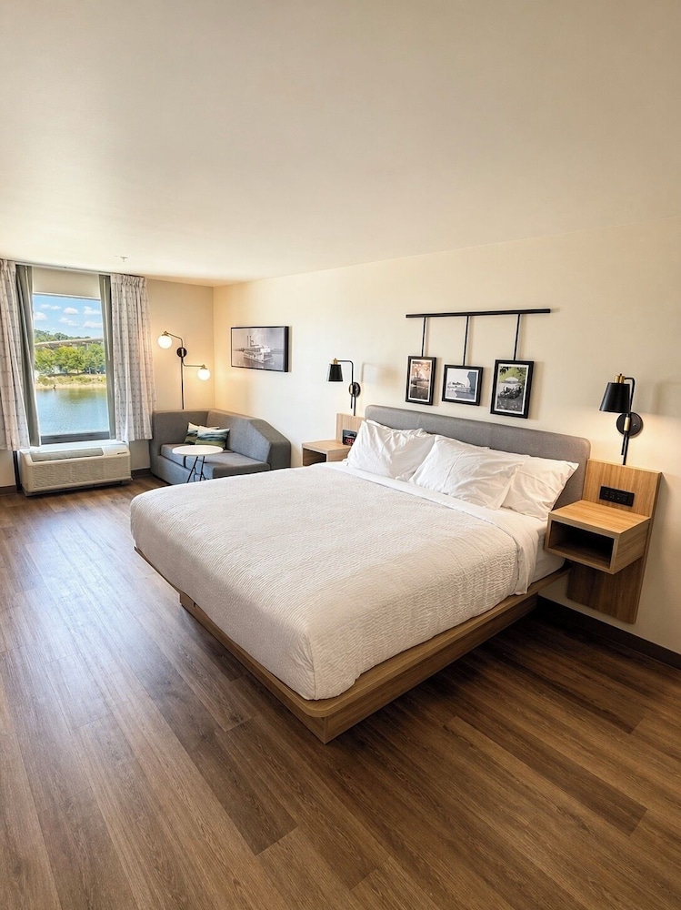 Sleep Inn & Suites Savannah Tennessee Riverfront 18/50