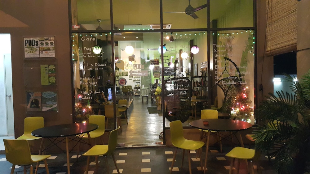 PODs The Backpackers Home & Cafe 5/50