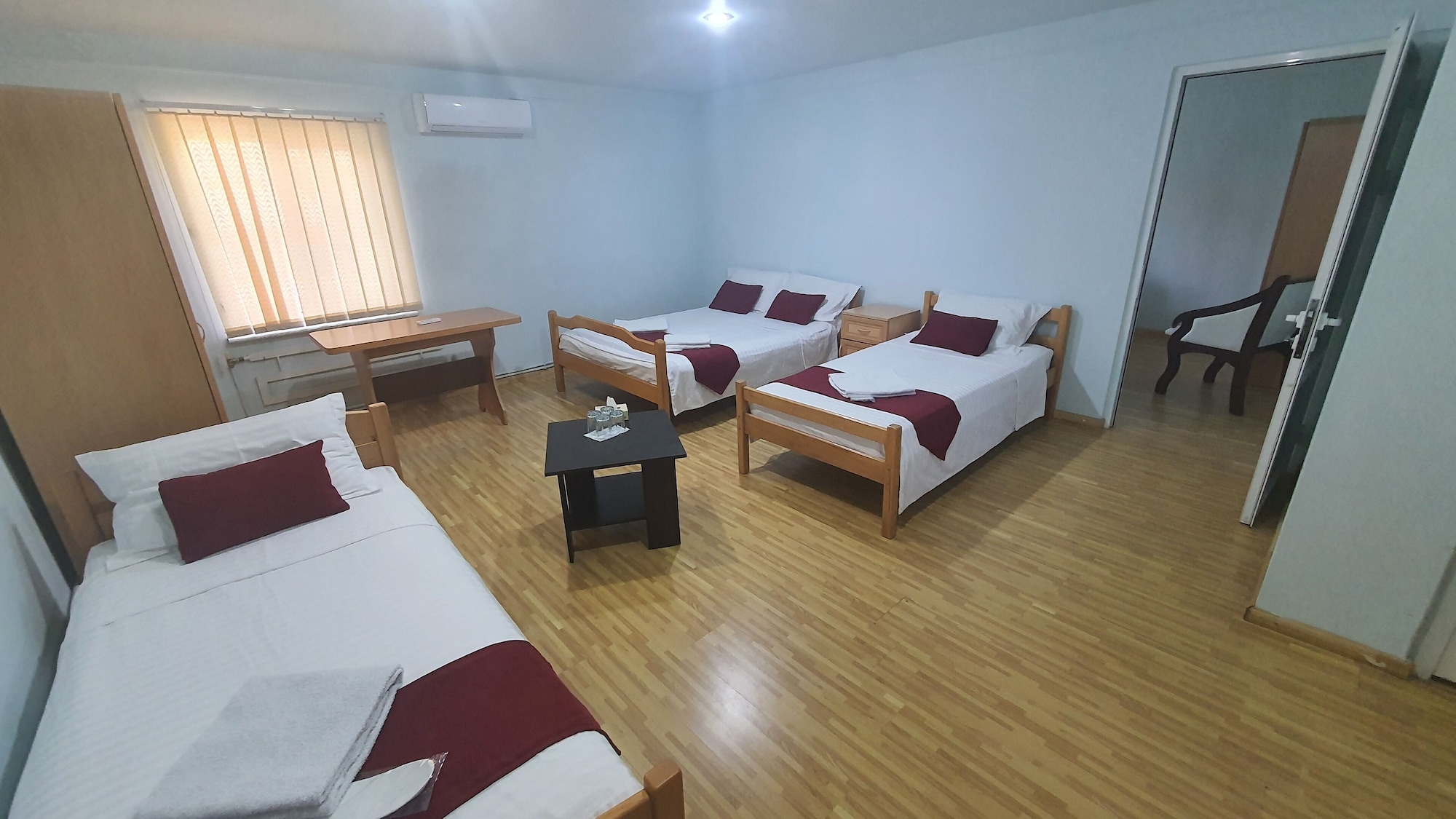 ROOM, QUADRUPLE