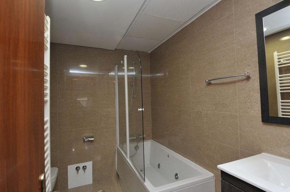 Mola Suites 32/32