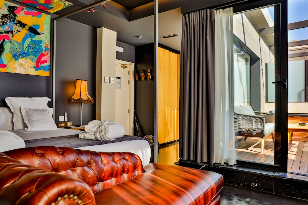 Hotel Lobby Room 5/67