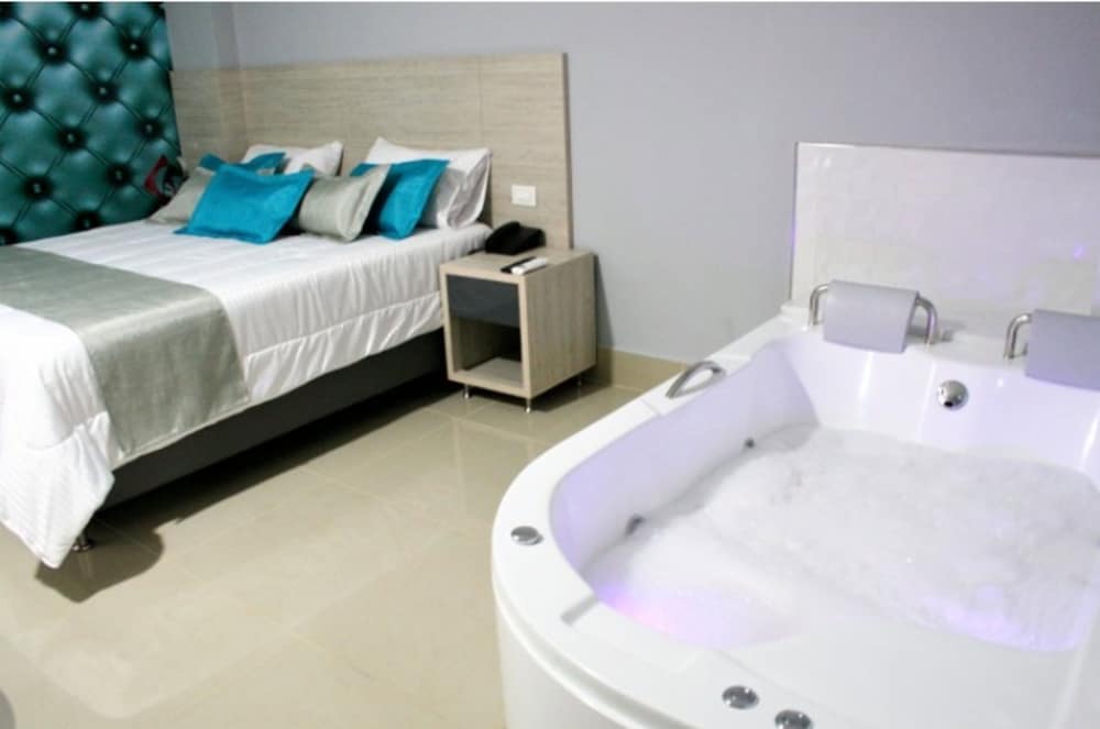 Hotel Lleras Express 38/41