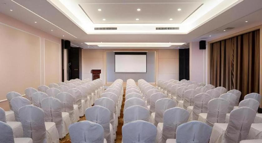 Vienna Hotel (Guangzhou Panyu Plaza) 48/58