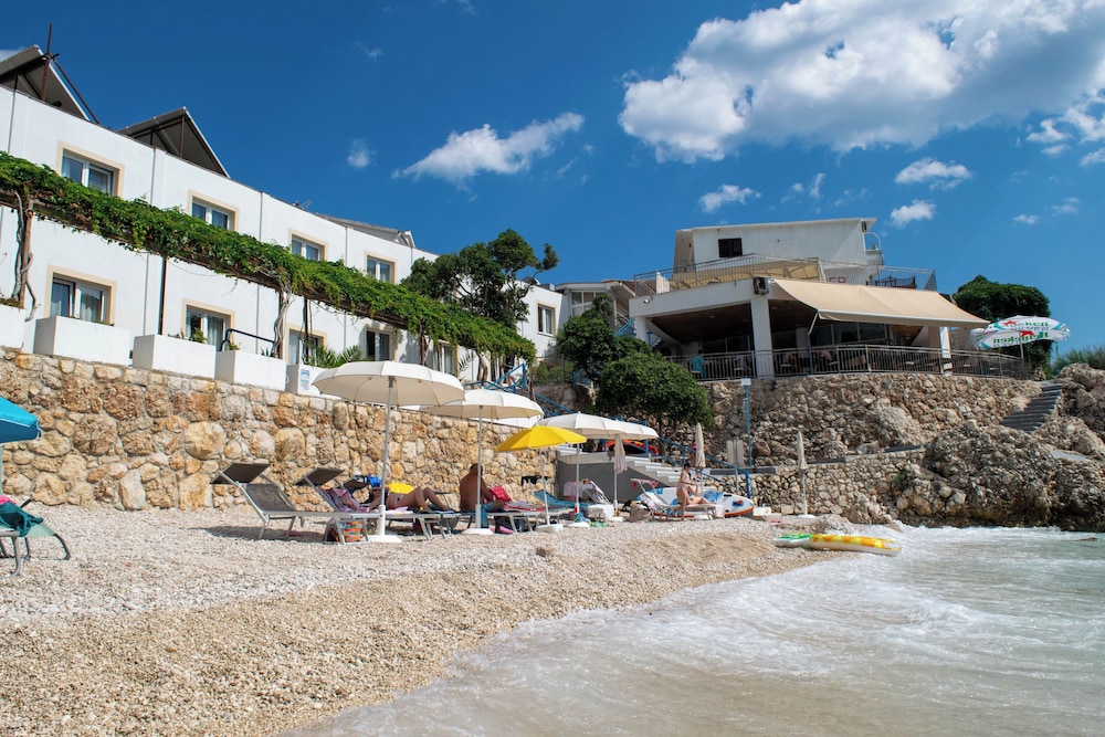 Beach Hotel Croatia 28/50