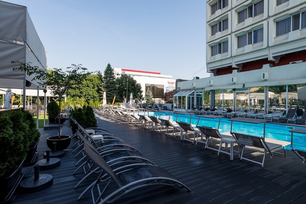 North Star Continental Resort 18/55