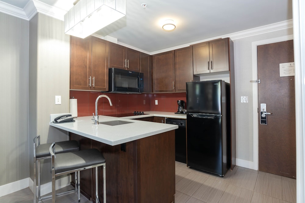 Sandman Hotel & Suites Calgary South 58/65