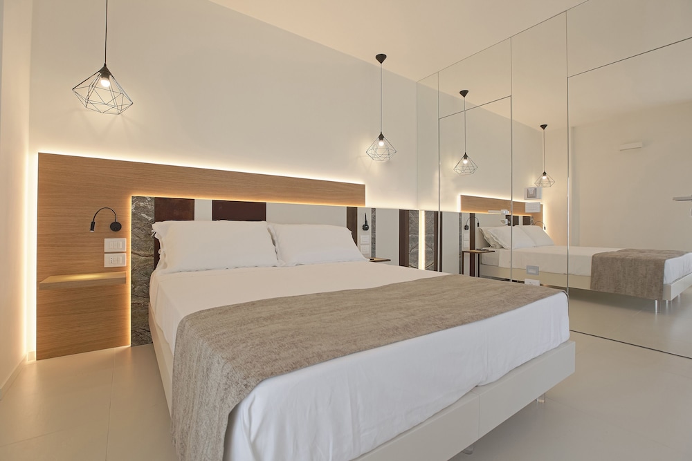 PANORAMIC, DOUBLE OR TWIN BED, SEA VIEW, BALCONY