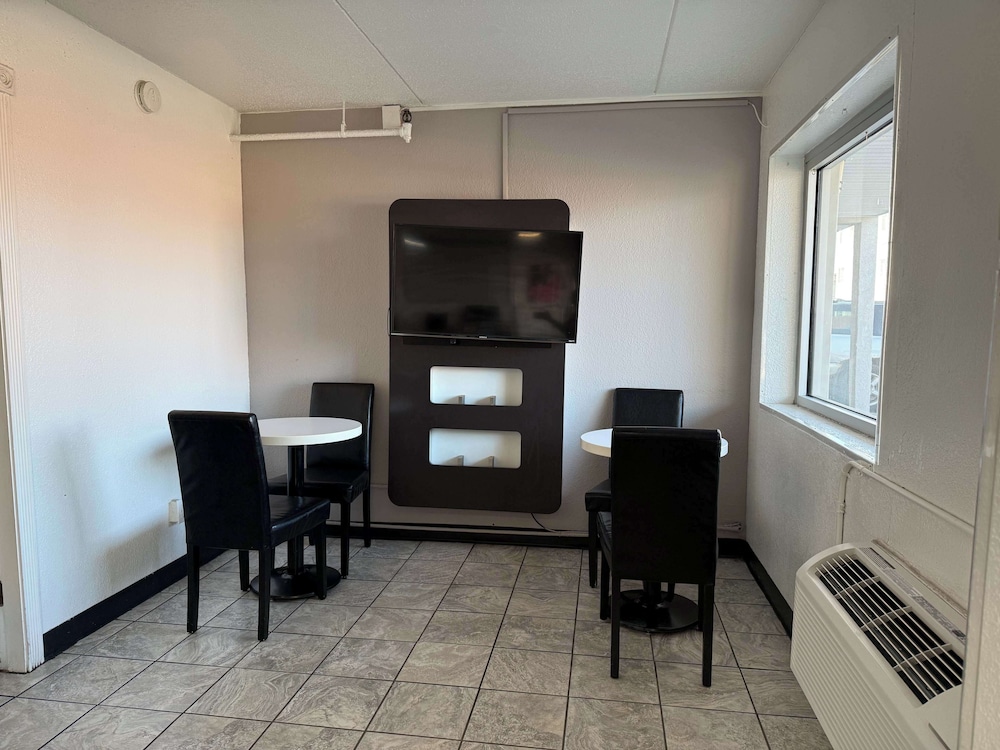 Motel6 Joliet, IL - I-80 46/58