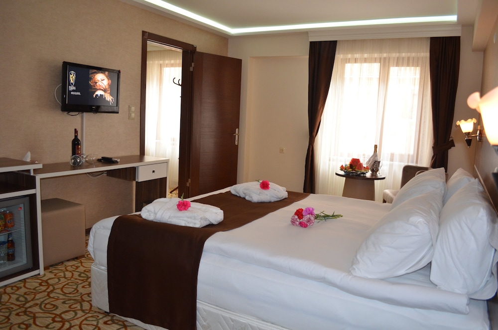 Perama Hotel 6/23