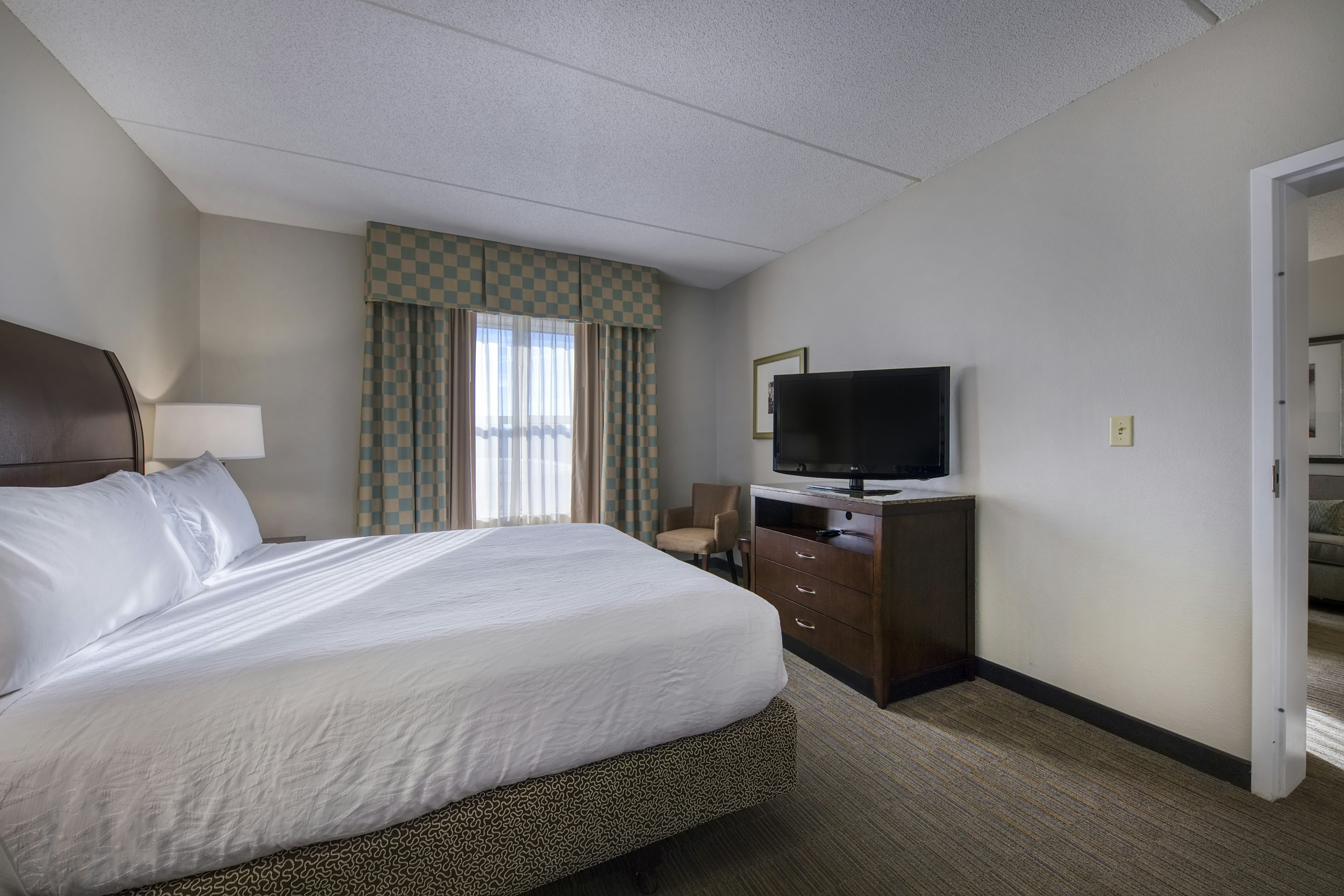 SUITE, KING BED, ACCESSIBLE