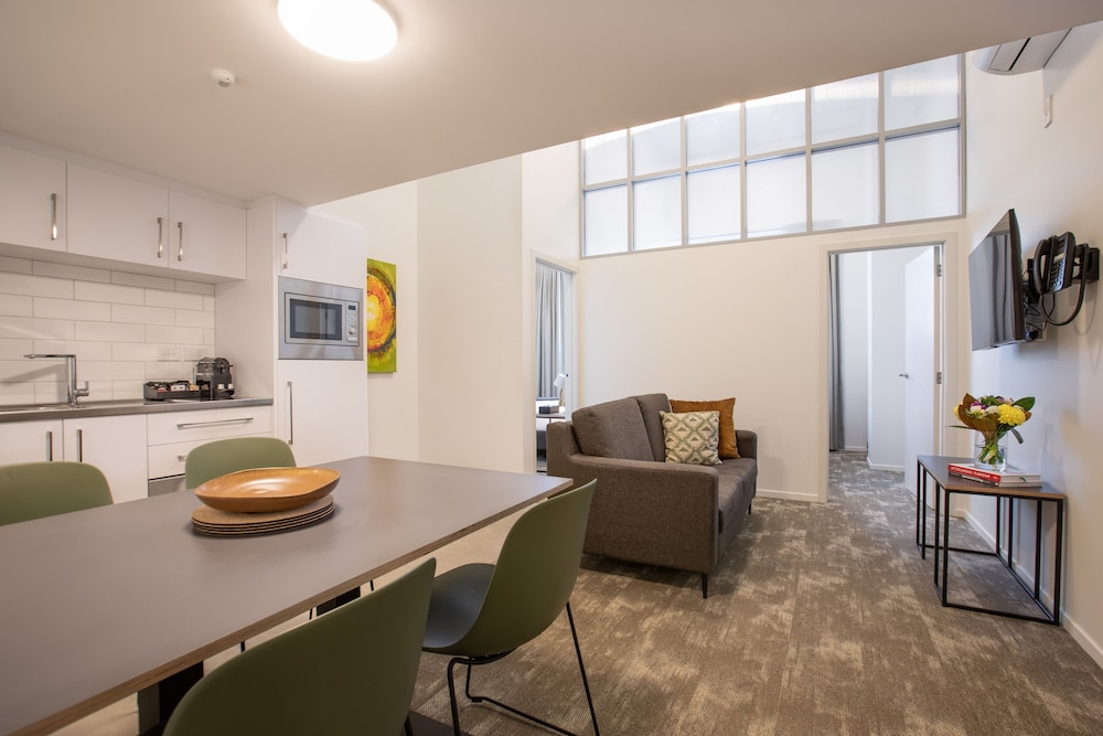 Sojourn Apartment Hotel Riddiford Street Limited 46/54