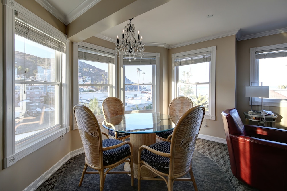 Glenmore Plaza Hotel 46/59