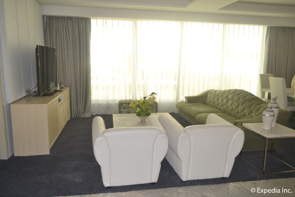 The Penthouse Hotel 29/50