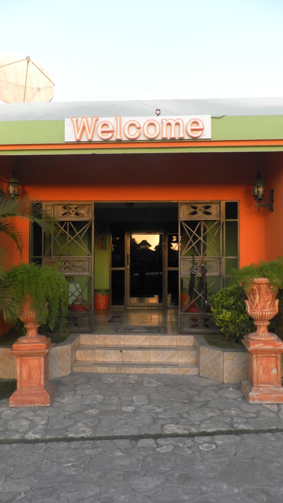 La Maison Hotel 1/52