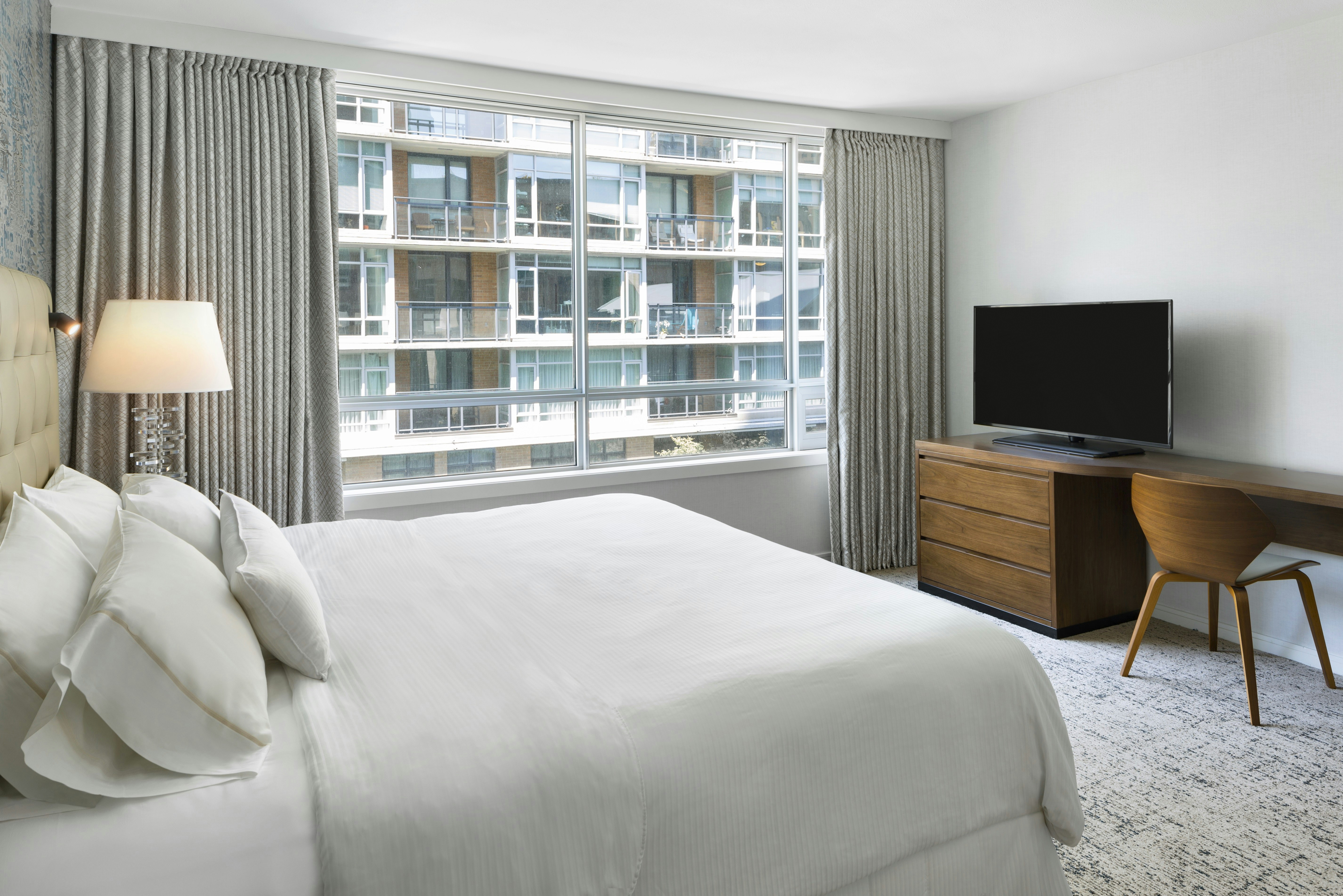 ROOM, KING BED, ACCESSIBLE