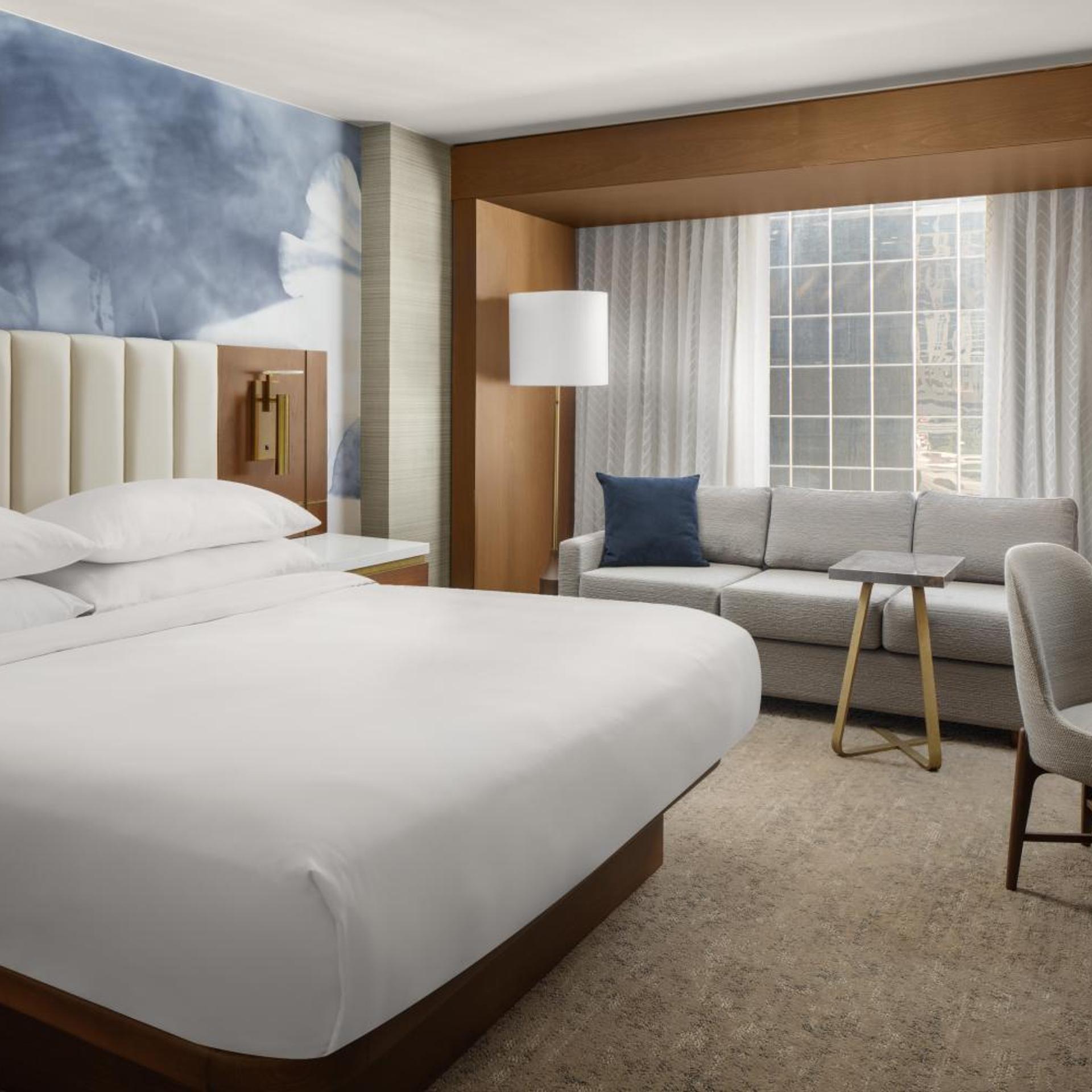 Room, King Bed, Bathtub, High Floor, Concierge Level, Accessible