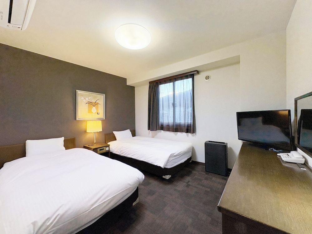 ROOM, TWIN BEDS