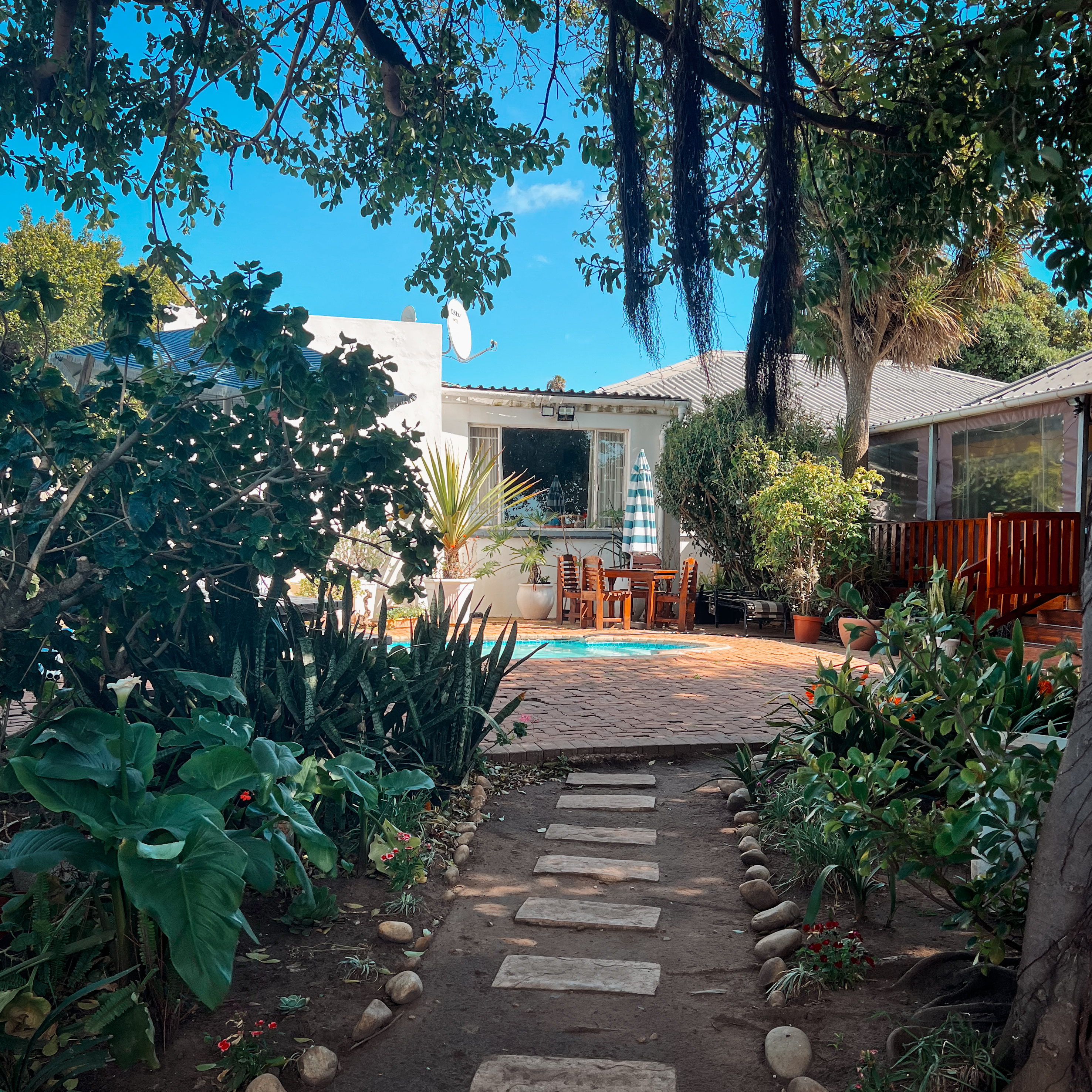 Aquarius Bed & Breakfast 41/43
