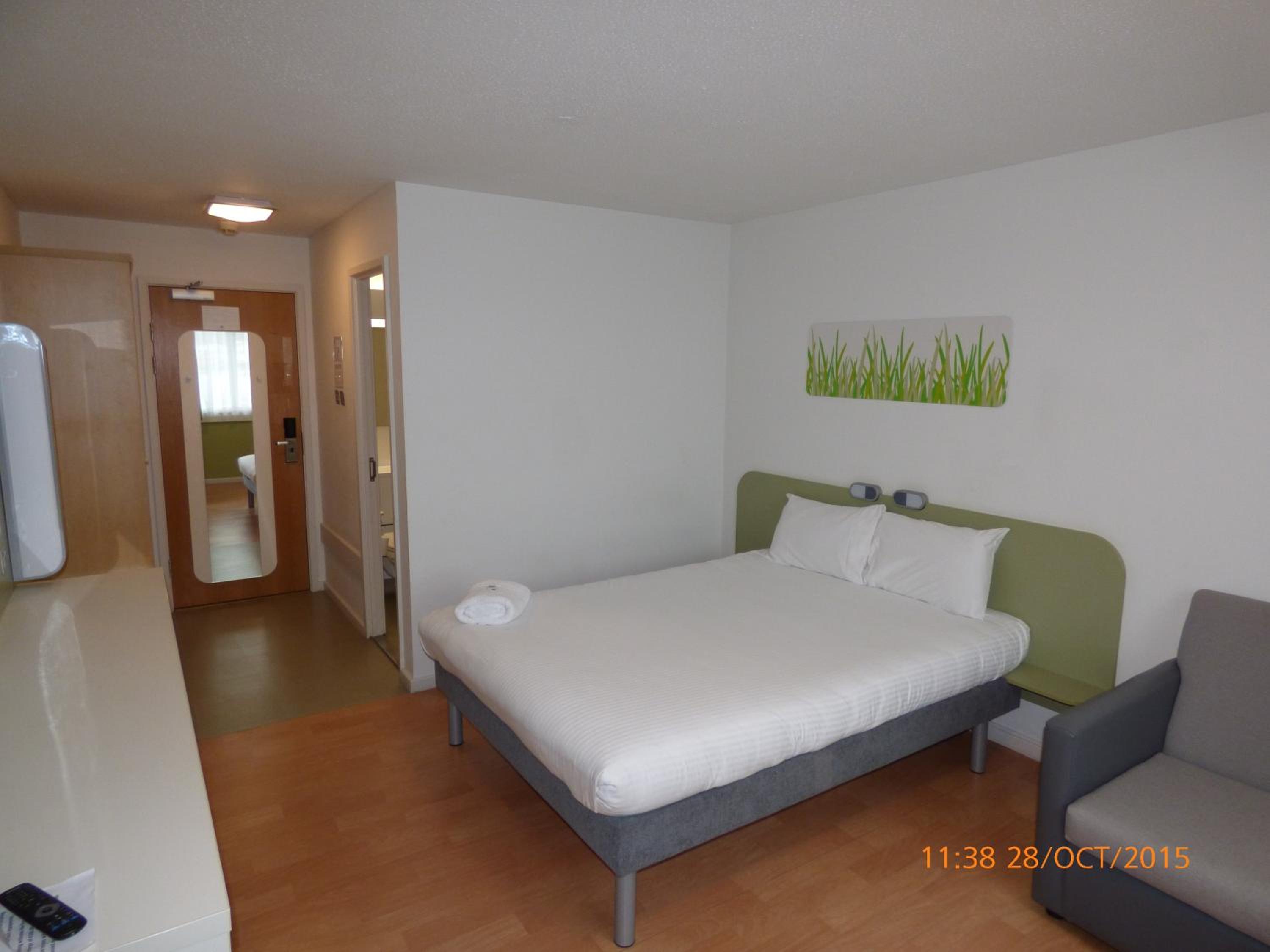 Ibis budget Warrington Lymm Services 8/33