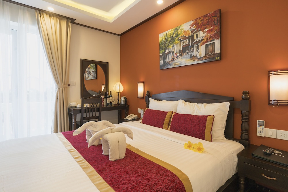 Golden Bell Backpacker Hotel and Pool Bar 27/59