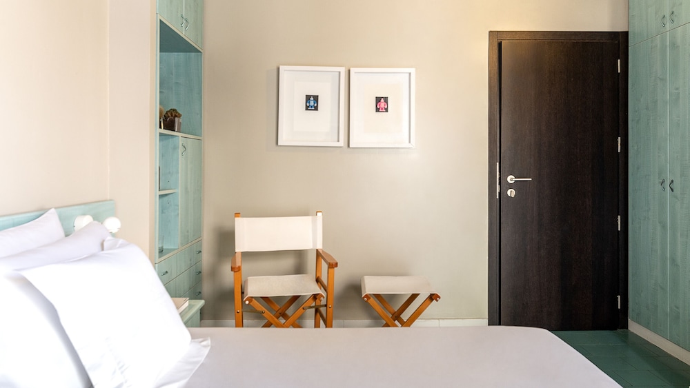 ECONOMY, DOUBLE OR TWIN BED