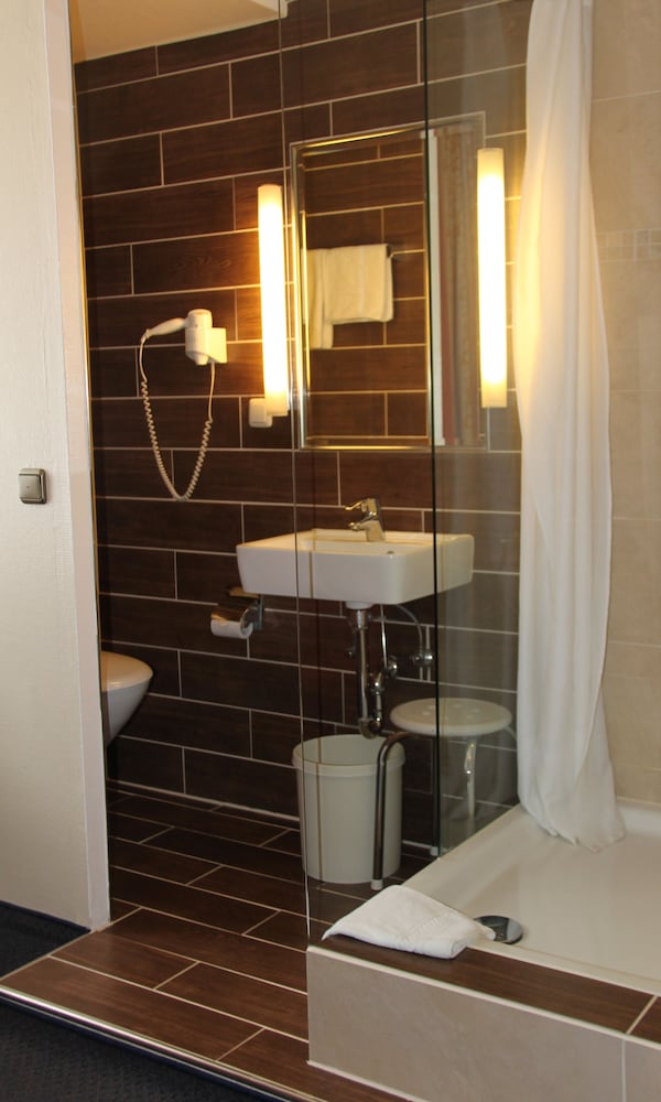 Hotel Rheinischer Hof 36/36
