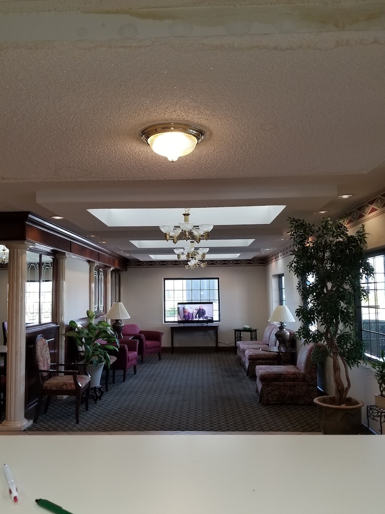 GATEWAY INN AND SUITES 11/39
