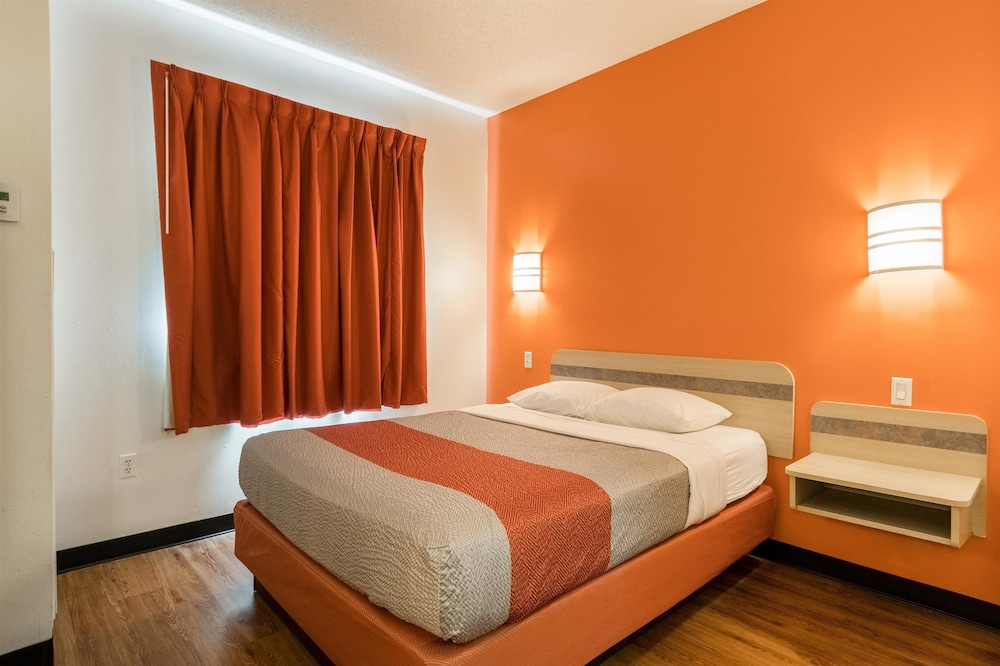غرفة بسرير كوين لذوي الإعاقة، Motel6 Newport, TN 3/10