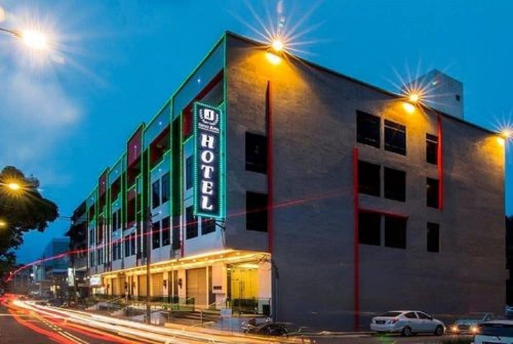 J SUITES HOTEL 2/47