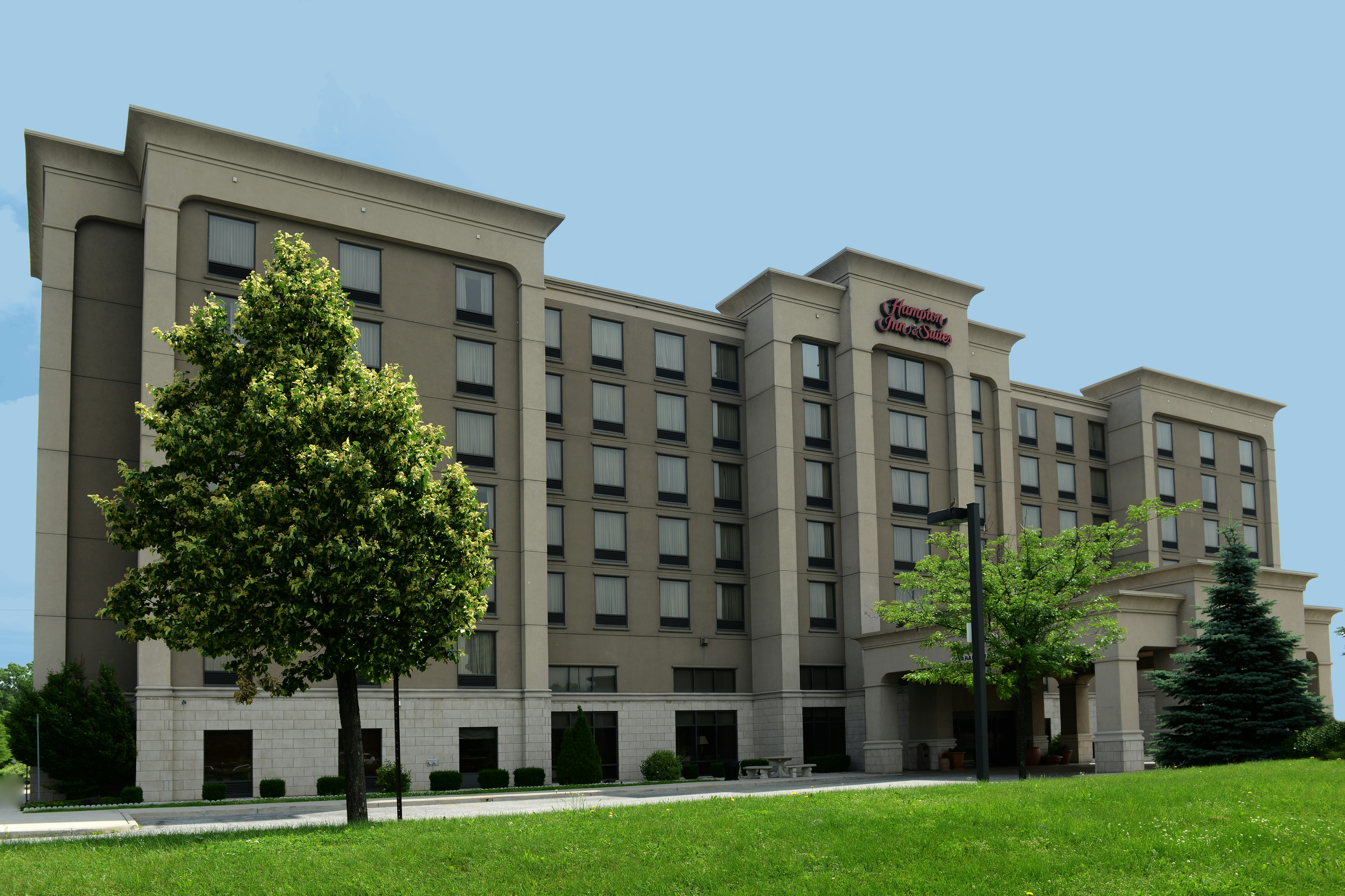 Hampton Inn And Suites By Hilton Windsor 2/44