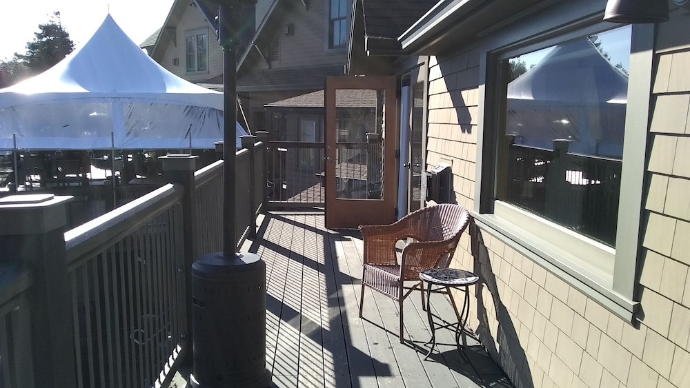 Noyo Harbor Inn Restaurant and Tavern 4/50
