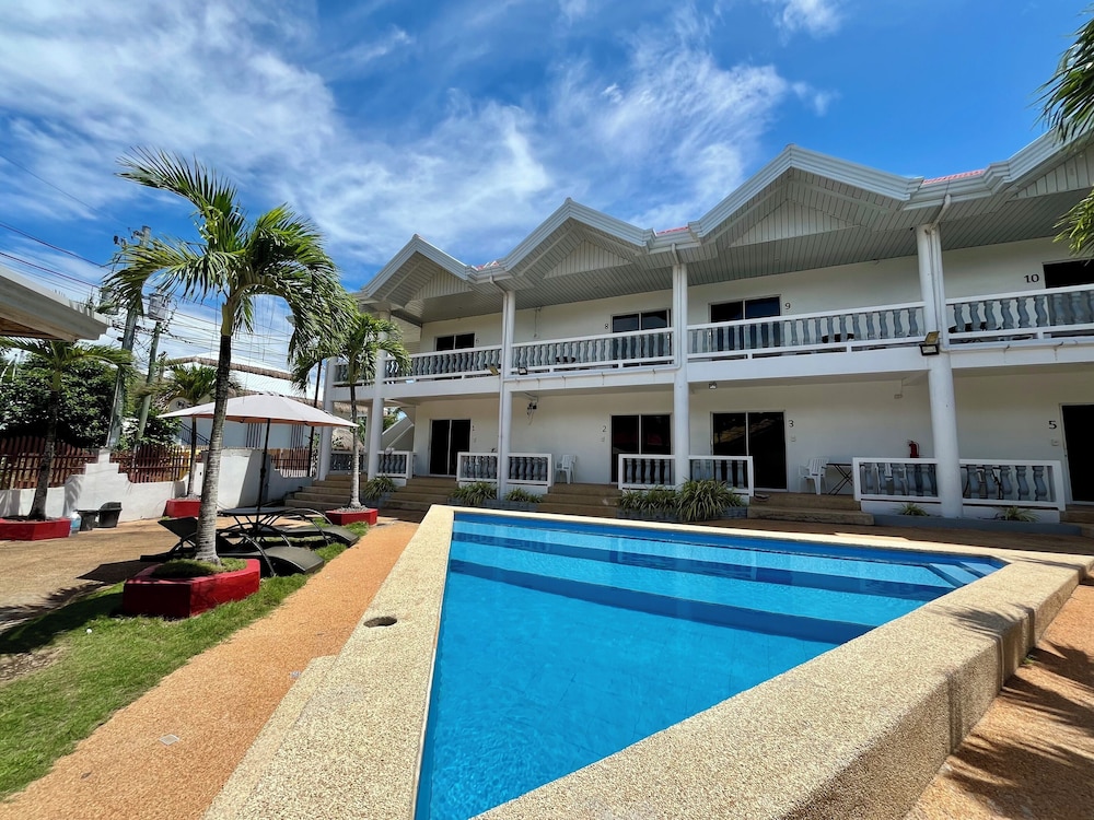 Conrada's Place Hotel And Resort 64/67