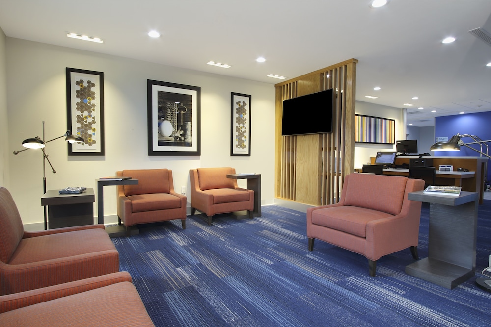 Holiday Inn Express & Suites Lake Charles South Casino Area 38/55